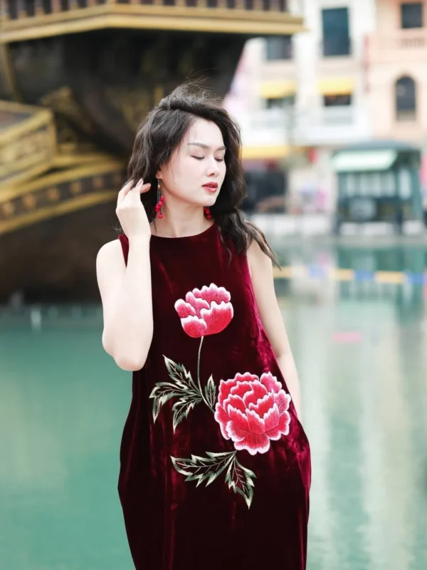 Váy sát nách nhung thêu hoa