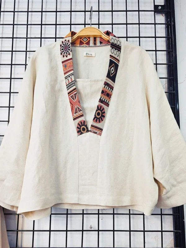 Áo dài tay, cổ phối họa tiết thổ cẩm linen