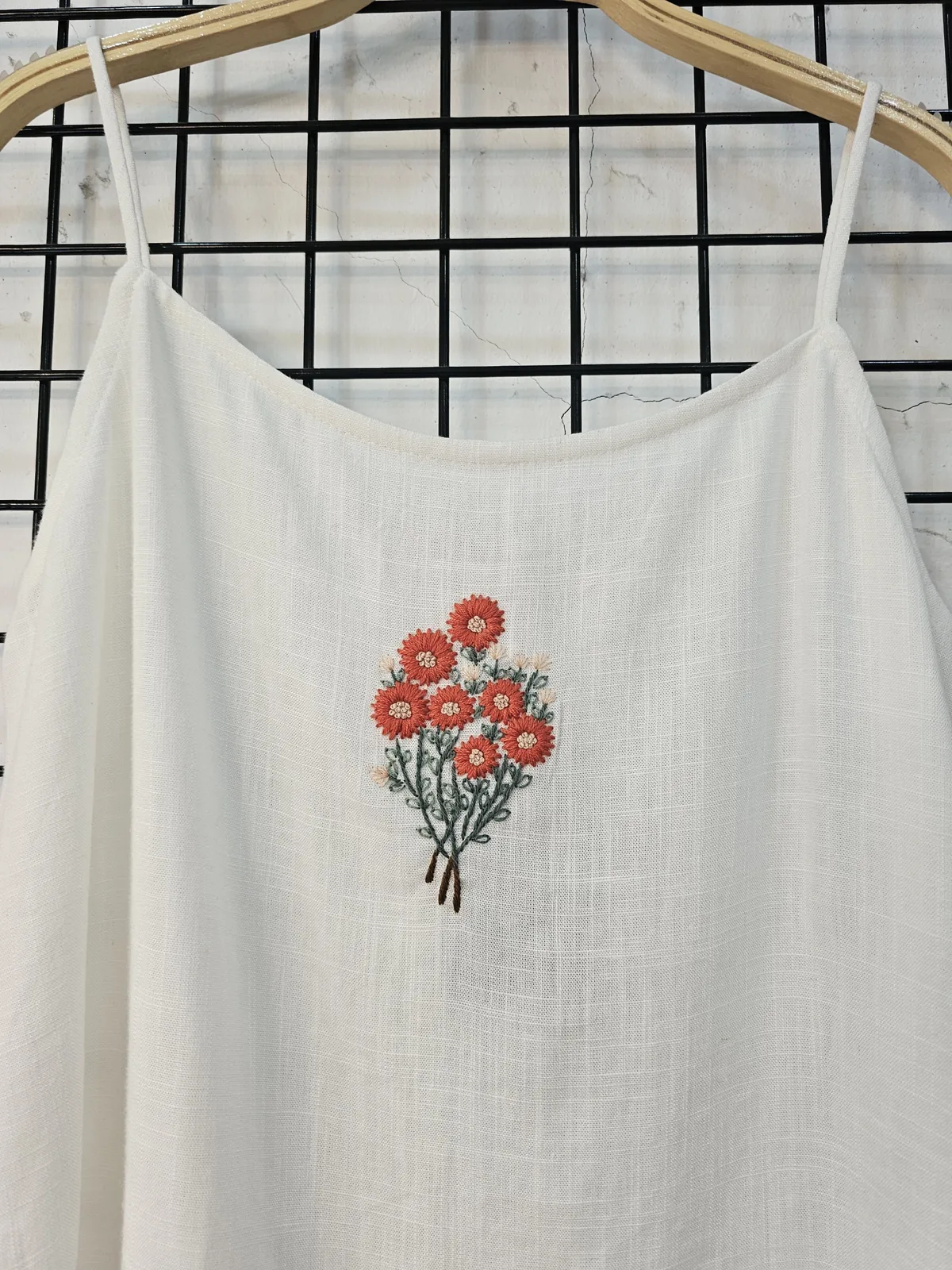 Áo 2 dây linen thêu hoa