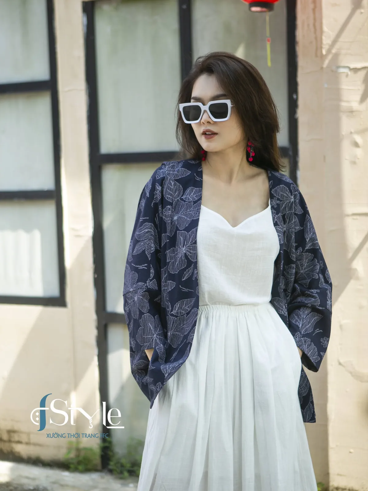 Áo cadigan dáng ngắn linen họa tiết xanh trắng