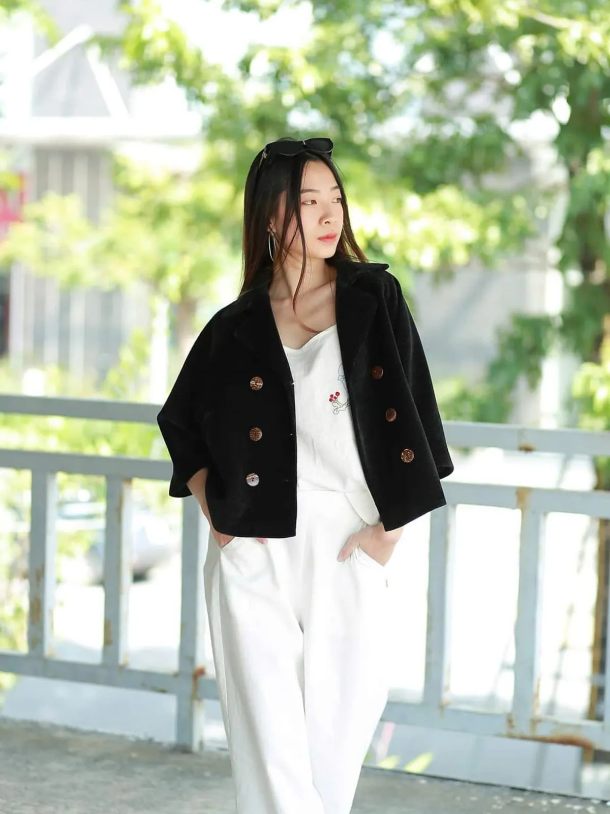Áo khoác cổ 2 ve dáng ngắn nhung