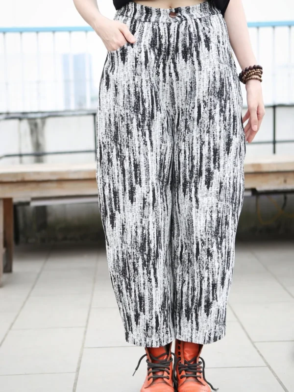 Quần baggy, ống rộng bò loang đen trắng