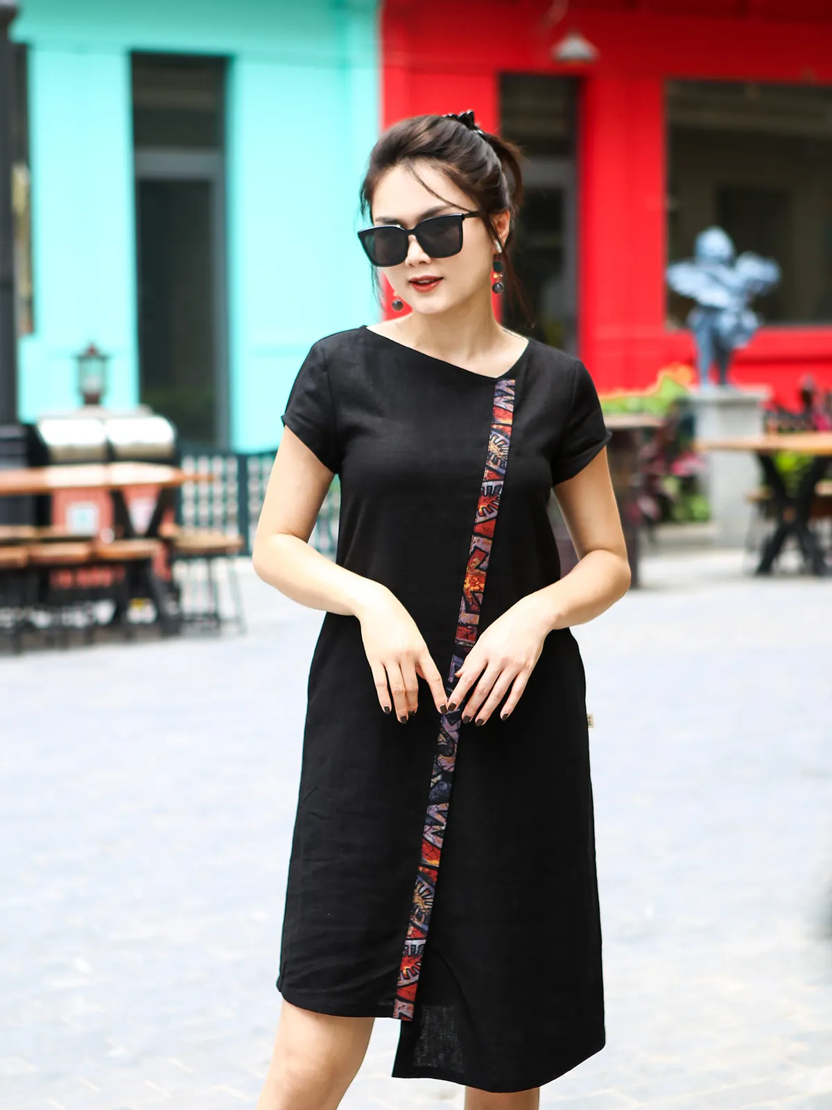 Váy liền tay linen phối họa tiết thổ cẩm